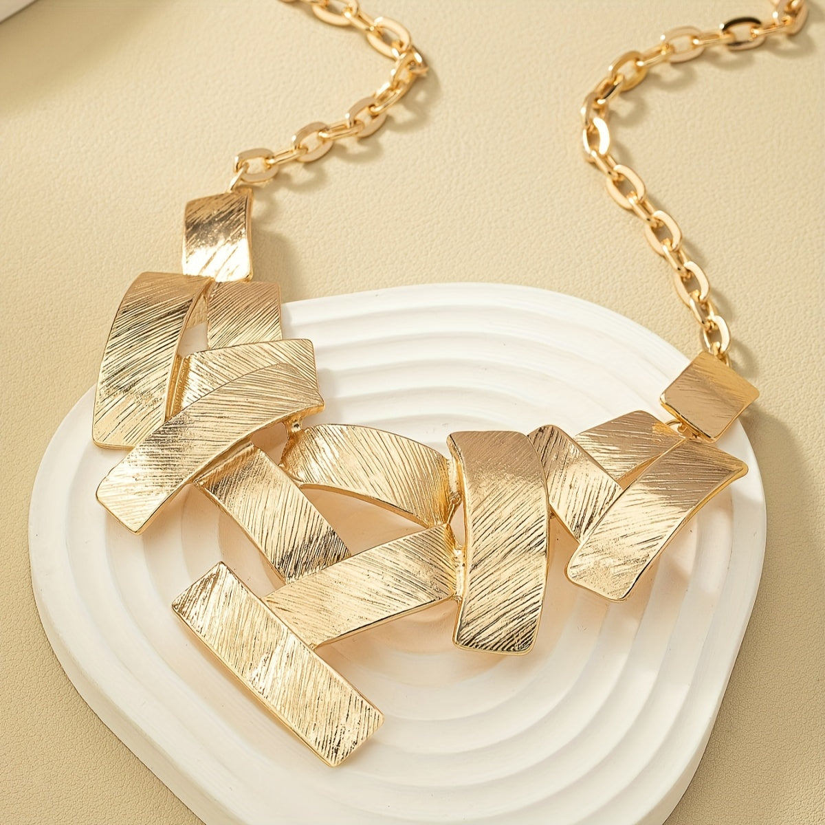 18K Plated Zinc Alloy Irregular Design Choker Necklace